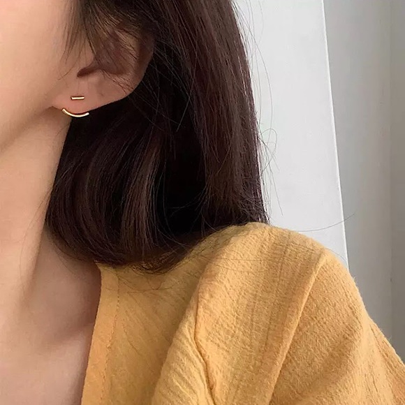 🔵𝟲𝟱%𝗢𝗙𝗙 𝗯𝘂𝗻𝗱𝗹𝗲𝘀 𝟯+🔵 NEW Gold Curved Line Minimalist Jacket Earrings - Picture 4 of 8
